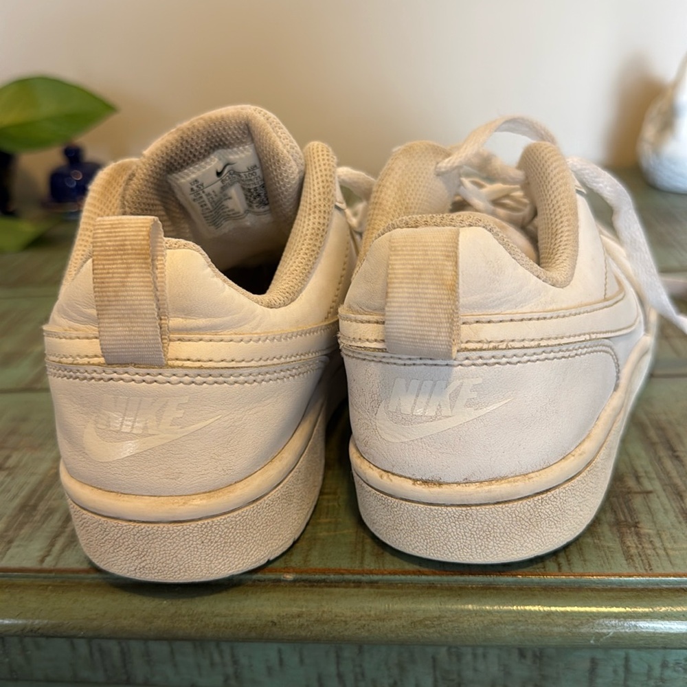 Nike Court Borough low 2, EUC, white on white